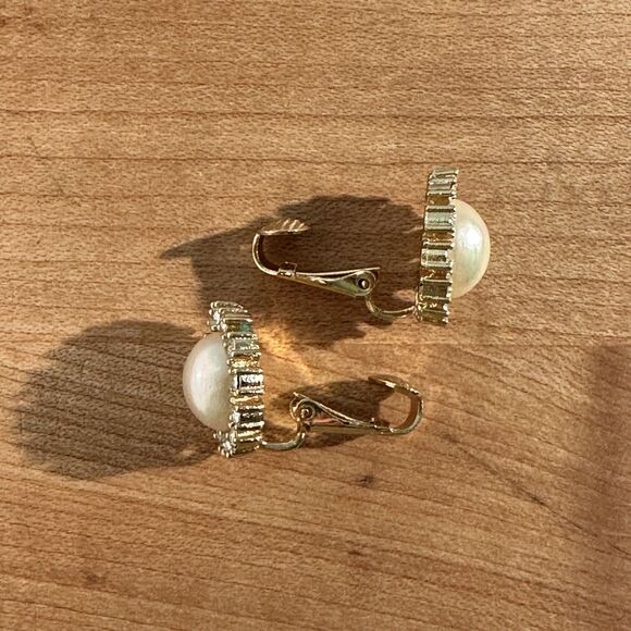 Vintage Christian Dior Pearl Crystal Rhinestones Gold Tone Clip On Earrings - Picture 6 of 6